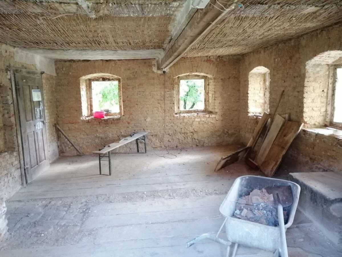 Freigelegte Wände während des Umbaus im historischen Werkraum